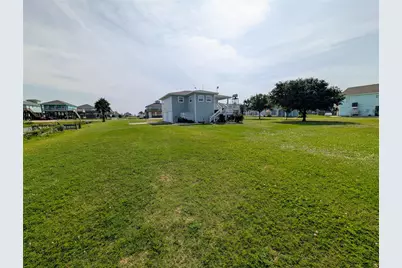 942 Surfview, Crystal Beach, TX 77650 - Photo 7