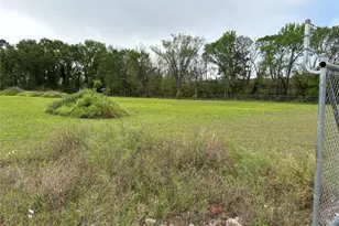 330 Victoria Dr, Houston, TX 77022 - Photo 3