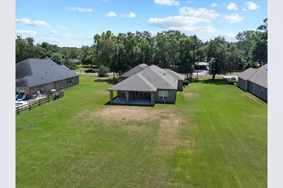 607 Oak Street, Anahuac, TX 77514 - Photo 33