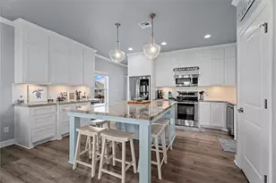 941 S Gateway, Crystal Beach, TX 77650 - Photo 9