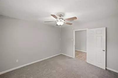 5822 Glenhurst Drive, Houston, TX 77033 - Photo 13
