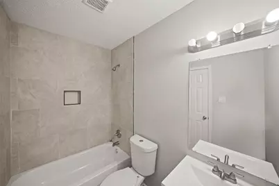 5822 Glenhurst Drive, Houston, TX 77033 - Photo 19