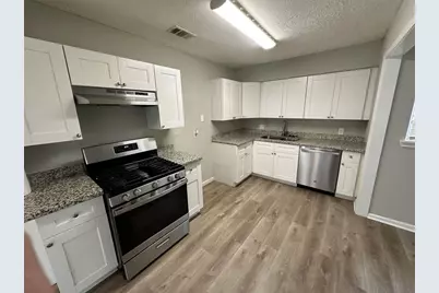 5822 Glenhurst Drive, Houston, TX 77033 - Photo 11
