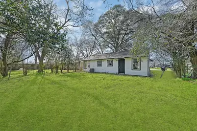 7609 St Lo Road, Houston, TX 77033 - Photo 5