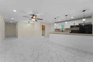 808 Beaumont St, Anahuac, TX 77514 - Photo 3