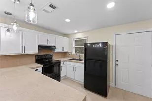 808 Beaumont St, Anahuac, TX 77514 - Photo 9