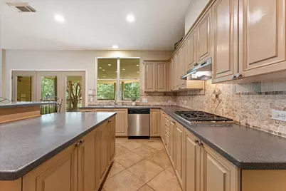 10 Seneca Place, The Woodlands, TX 77382 - Photo 11