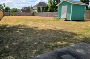 1036 Caperton St, Houston, TX 77022 - Photo 17