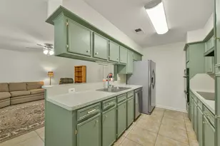 5705 Woodville Ln, Pearland, TX 77584 - Photo 9