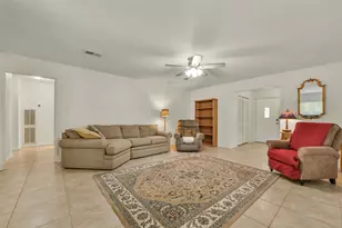 5705 Woodville Ln, Pearland, TX 77584 - Photo 7