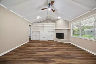 8015 Burning Hills Dr, Houston, TX 77071 - Photo 13