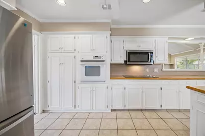 8015 Burning Hills Drive, Houston, TX 77071 - Photo 19