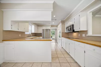 8015 Burning Hills Drive, Houston, TX 77071 - Photo 17