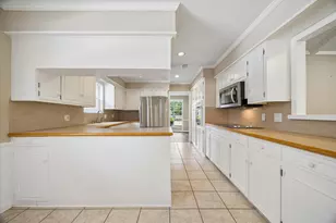 8015 Burning Hills Dr, Houston, TX 77071 - Photo 17