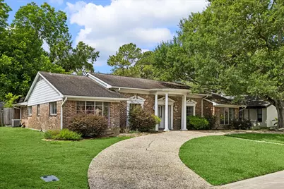 8015 Burning Hills Drive, Houston, TX 77071 - Photo 3
