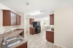 12211 Seacrest Ln, Texas City, TX 77568 - Photo 11