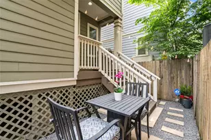 1244 Hobbs Reach Ln, Houston, TX 77008 - Photo 9