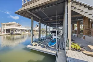 241 Tamana Dr, Tiki Island, TX 77554 - Photo 37