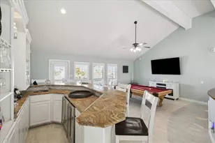 241 Tamana Dr, Tiki Island, TX 77554 - Photo 19