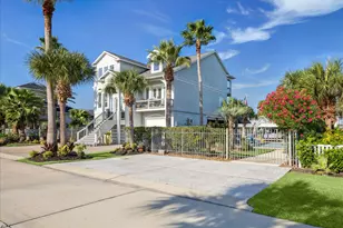 241 Tamana Dr, Tiki Island, TX 77554 - Photo 3