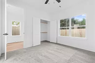 8403 Sunnyhill St, Houston, TX 77088 - Photo 27