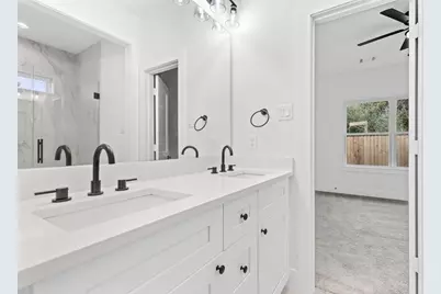 8403 Sunnyhill Street, Houston, TX 77088 - Photo 17
