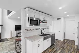 15932 Seahorse Dr, Houston, TX 77062 - Photo 9