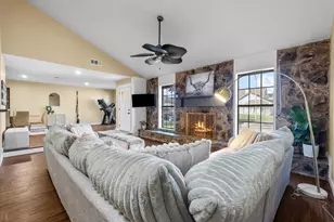 54 Campeche Cir, Galveston, TX 77554 - Photo 5