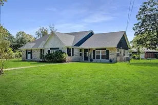 545 Elm St, Sour Lake, TX 77659 - Photo 11