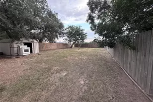 1313 Muncy St, El Campo, TX 77437 - Photo 21