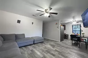 1313 Muncy St, El Campo, TX 77437 - Photo 5