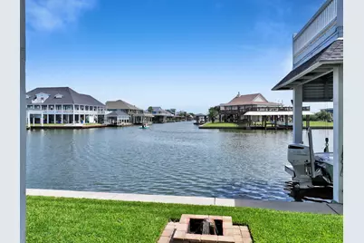 1295 Lagoon Drive, Crystal Beach, TX 77650 - Photo 7