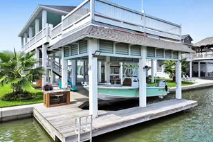 1295 Lagoon Dr, Crystal Beach, TX 77650 - Photo 9