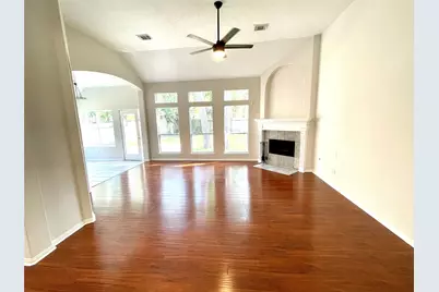 71 E Hobbit Glen Drive, The Woodlands, TX 77384 - Photo 5