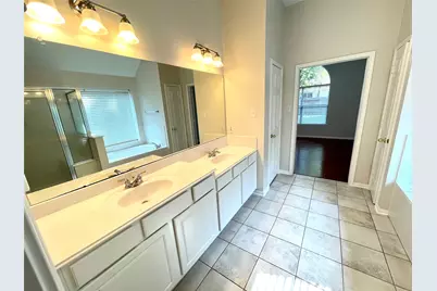 71 E Hobbit Glen Drive, The Woodlands, TX 77384 - Photo 11