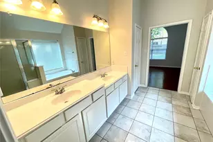 71 E Hobbit Glen Dr, The Woodlands, TX 77384 - Photo 11