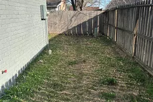 11719 Pender Ln, Houston, TX 77477 - Photo 5