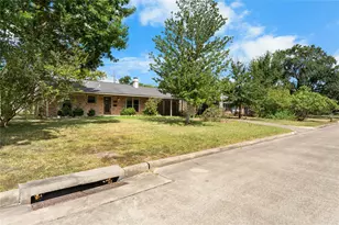 1911 Manila Ln, Houston, TX 77043 - Photo 7