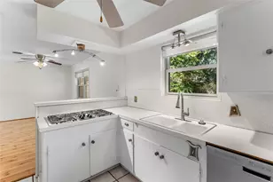 1911 Manila Ln, Houston, TX 77043 - Photo 19