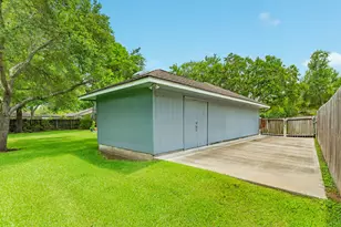 1023 Oleander St, Lake Jackson, TX 77566 - Photo 9