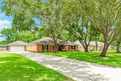 1023 Oleander Street, Lake Jackson, TX 77566 - Photo 3