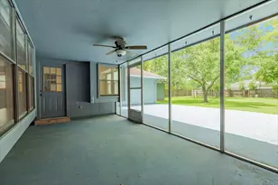 1023 Oleander St, Lake Jackson, TX 77566 - Photo 7