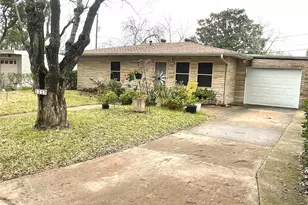 121 Albacore Ave, Galveston, TX 77550 - Photo 1