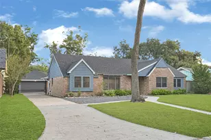 226 Driftwood Dr, Seabrook, TX 77586 - Photo 1