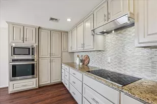 49 Briar Hollow Ln Ln, Houston, TX 77027 - Photo 11