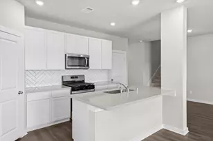 2014 Starlight St, Angleton, TX 77515 - Photo 5