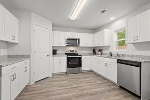 970 Cedar Point Dr, Livingston, TX 77351 - Photo 13