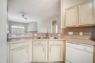 7002 Plaza Del Sol Dr, Houston, TX 77083 - Photo 9
