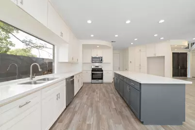 8115 Fondren Lake Drive, Houston, TX 77071 - Photo 11
