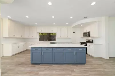 8115 Fondren Lake Drive, Houston, TX 77071 - Photo 9